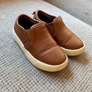 Lightly worn, excellent condition. My son grew out of them. They’re my favorite.